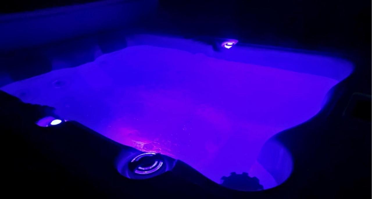 La Suite De Charme Du Mas De La Fontaine De Jonquier Avec Spa Privatif Seguret Luaran gambar
