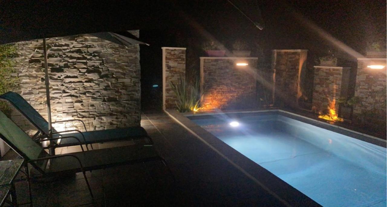 La Suite De Charme Du Mas De La Fontaine De Jonquier Avec Spa Privatif Seguret Luaran gambar