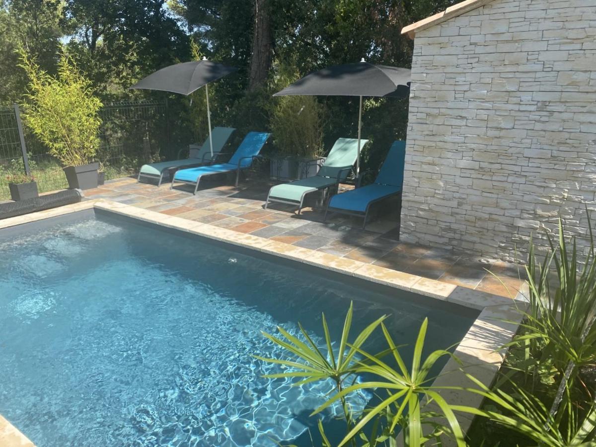 La Suite De Charme Du Mas De La Fontaine De Jonquier Avec Spa Privatif Seguret Luaran gambar