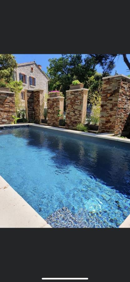 La Suite De Charme Du Mas De La Fontaine De Jonquier Avec Spa Privatif Seguret Luaran gambar