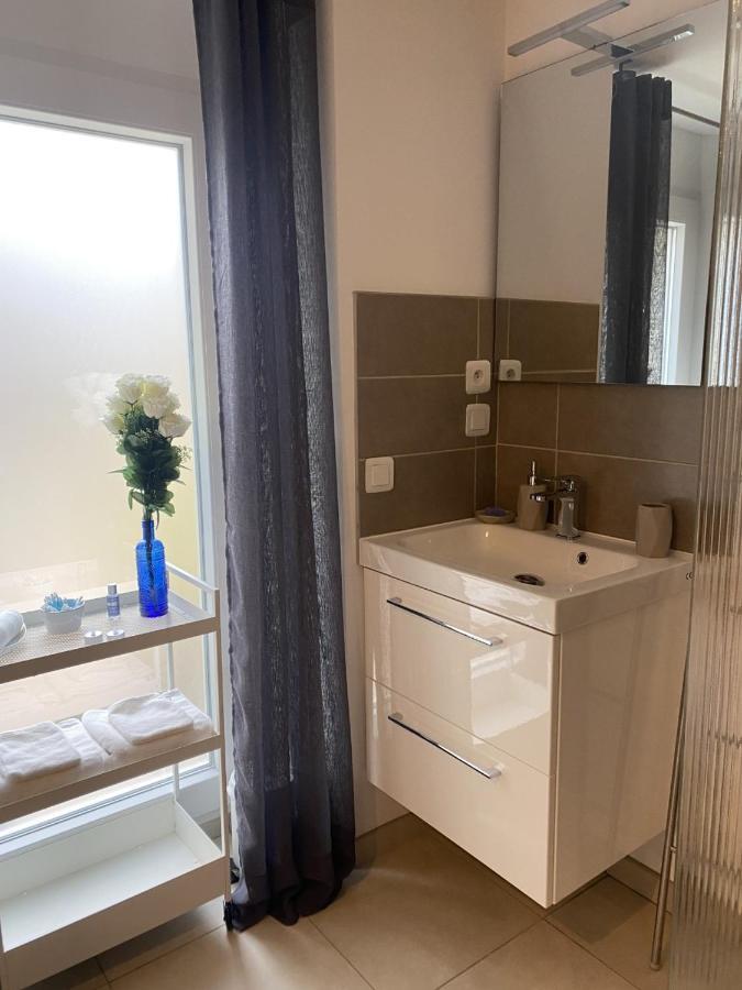 La Suite De Charme Du Mas De La Fontaine De Jonquier Avec Spa Privatif Seguret Luaran gambar