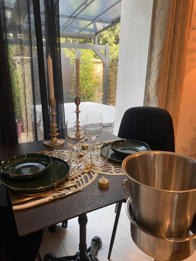 La Suite De Charme Du Mas De La Fontaine De Jonquier Avec Spa Privatif Seguret Luaran gambar