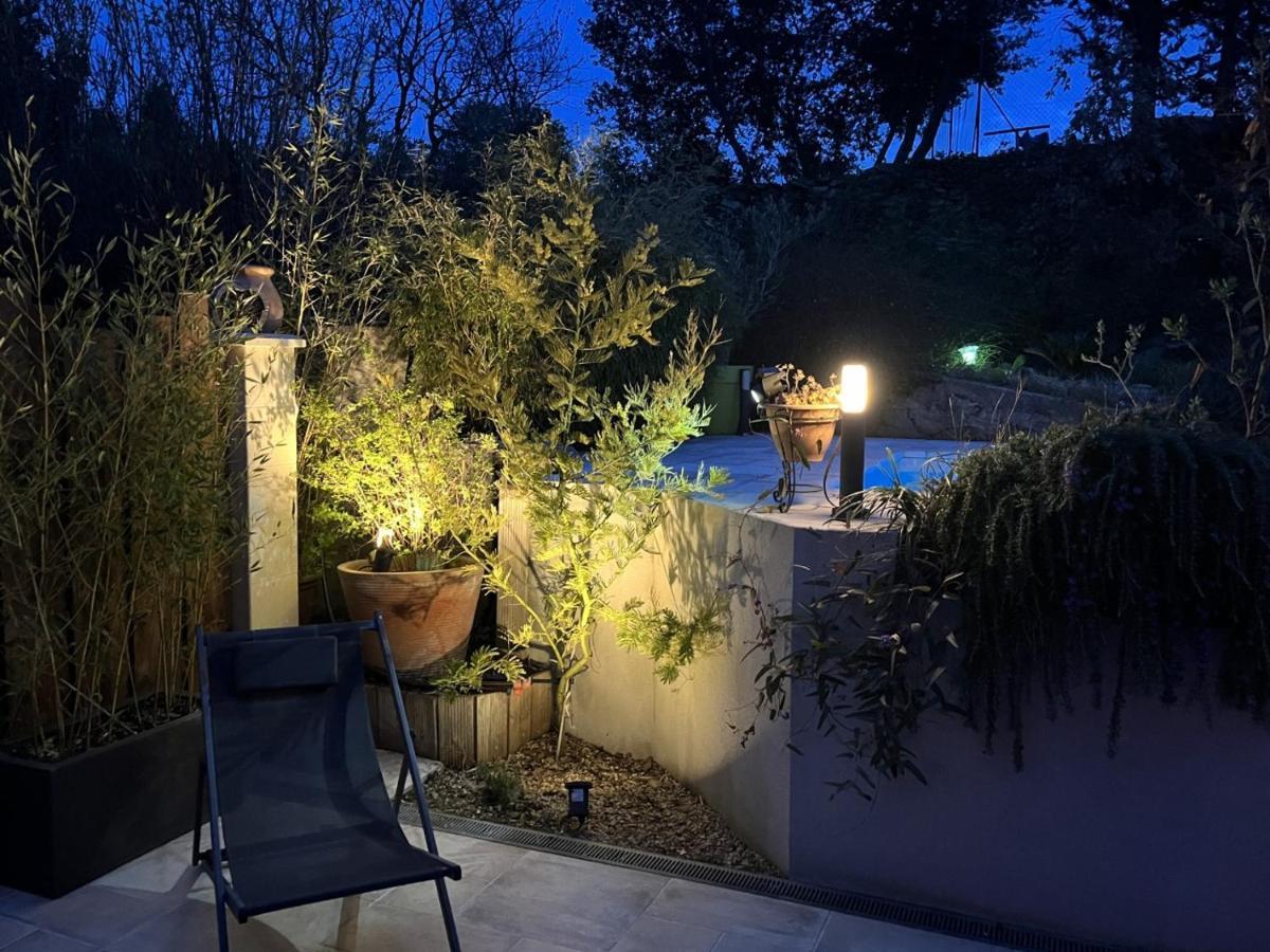 La Suite De Charme Du Mas De La Fontaine De Jonquier Avec Spa Privatif Seguret Luaran gambar