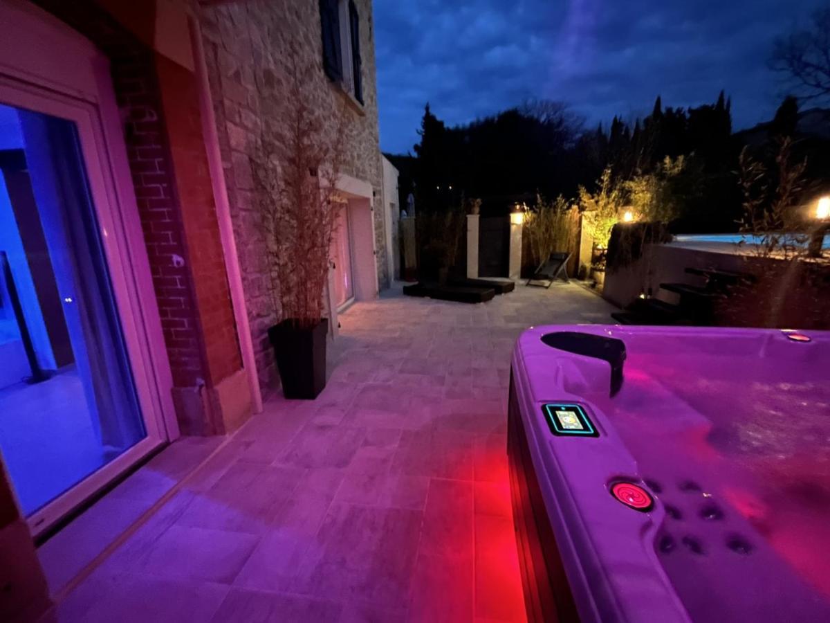 La Suite De Charme Du Mas De La Fontaine De Jonquier Avec Spa Privatif Seguret Luaran gambar